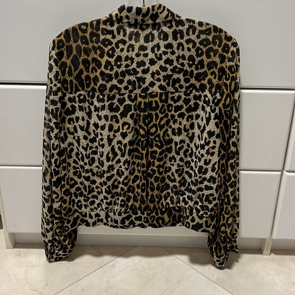 ALLSAINTS- Leopard collared, buttoned w covered placket & front pockets 🐆 - Picture 2 of 7